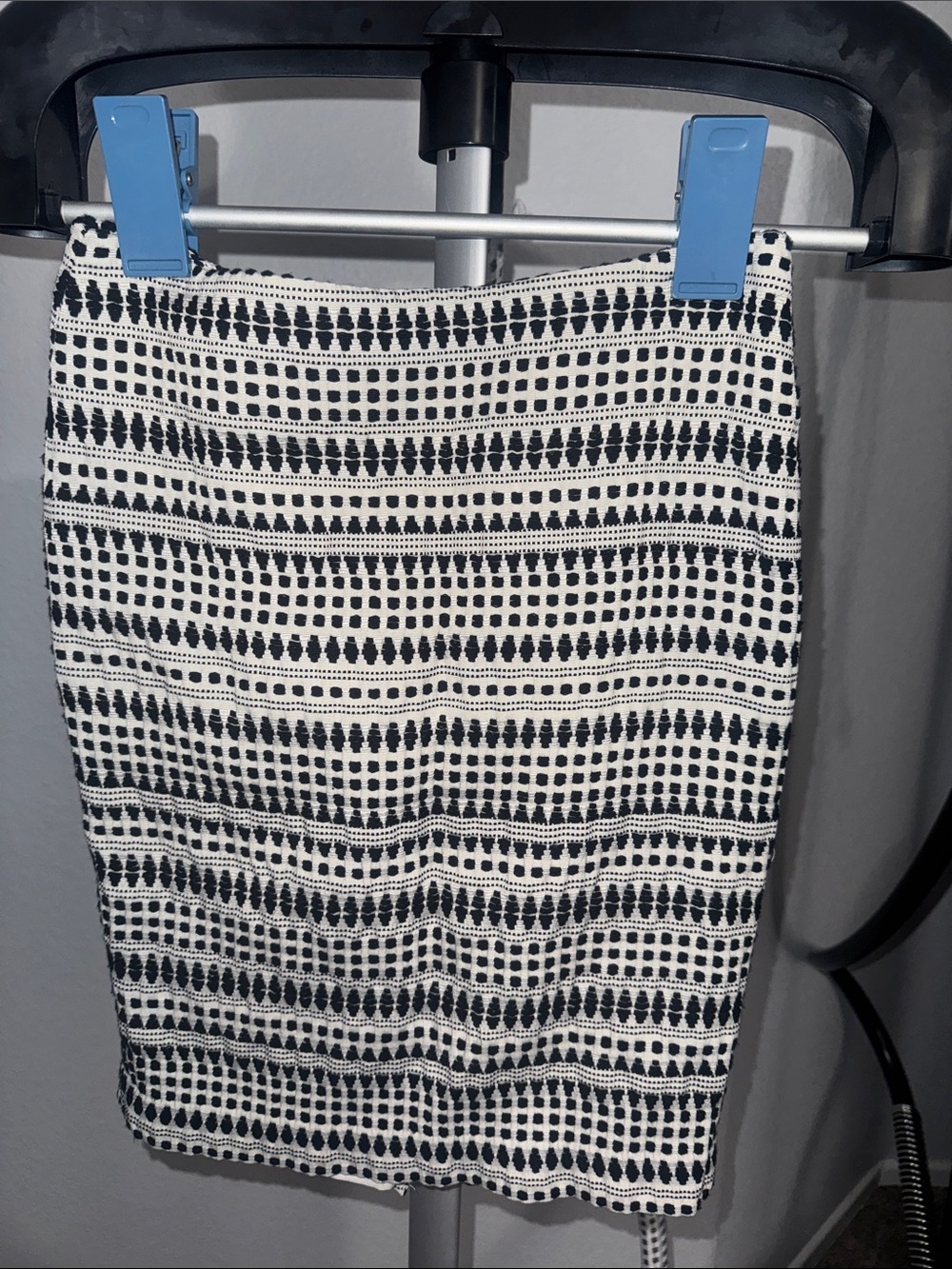 LOFT Black and White Patterned Pencil Skirt